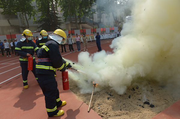 处突演练2.jpg 处突演练2.jpg